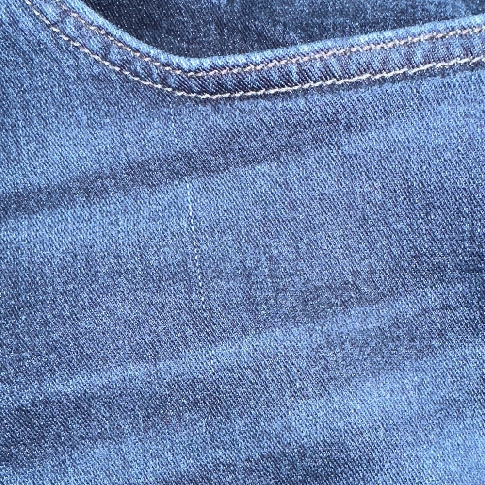 Wrangler Men's slim Straight Leg Jeans in Deep Blue size 33/30 - Picture 5 of 15